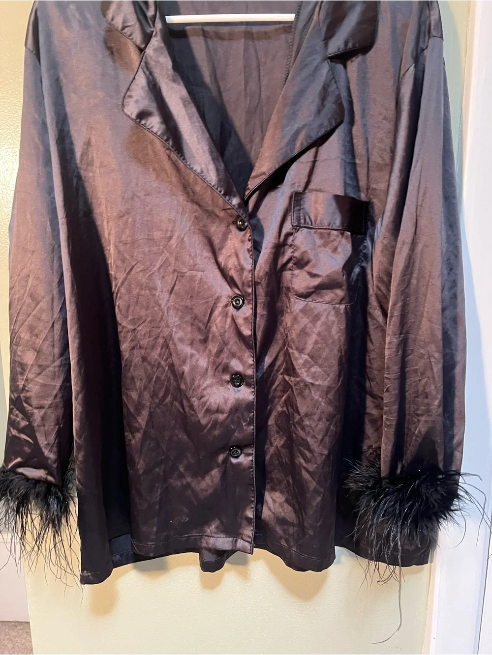 Women’s Sz XL Pajama Top Satin Button Down Black Feather Fuzzy Cuffs Long Sleeve